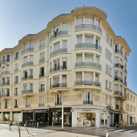 Two Bedroom Flat Steps Away From Croisette Apartment Cannes